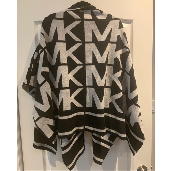 ⚠️SOLD⚠️ MK LOGO WOOL BLEND PONCHO - Picture 2 of 8